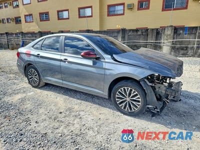 Czwarte zdjęcie samochodu z boku: 2019 VOLKSWAGEN JETTA S VIN:3VWC57BU6KM105940 - miniatura