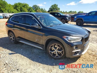Czwarte zdjęcie samochodu z boku: 2017 BMW X1 XDRIVE28I VIN:WBXHT3C39H5F67894 - miniatura