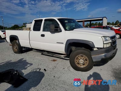 Czwarte zdjęcie samochodu z boku: 2004 CHEVROLET SILVERADO C2500 HEAVY DUTY VIN:1GCHC29U54E185439 - miniatura