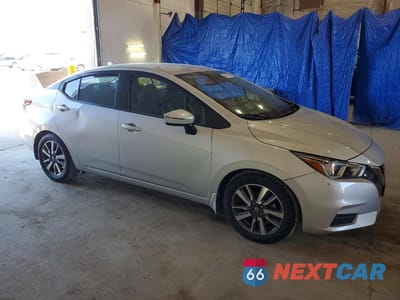 Czwarte zdjęcie samochodu z boku: 2020 NISSAN VERSA SV VIN:3N1CN8EV8LL808012 - miniatura