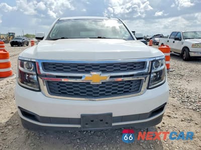 Piąte zdjęcie samochodu w środku: 2018 CHEVROLET SUBURBAN C1500 LS VIN:1GNSCGKC7JR155939 - miniatura