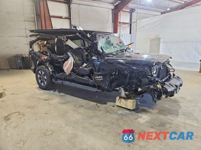 Czwarte zdjęcie samochodu z boku: 2021 JEEP WRANGLER UNLIMITED SAHARA VIN:1C4HJXEN8MW776117 - miniatura