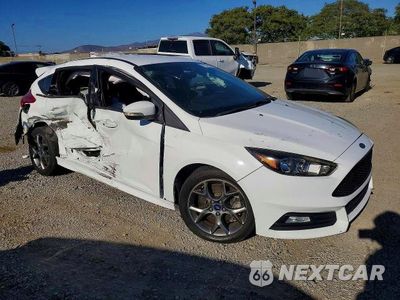 Czwarte zdjęcie samochodu z boku: 2018 FORD FOCUS ST VIN:1FADP3L98JL277915 - miniatura