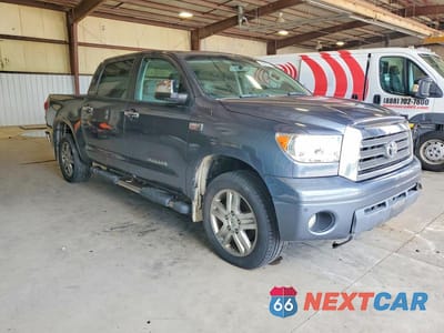 Czwarte zdjęcie samochodu z boku: 2008 TOYOTA TUNDRA CREWMAX LIMITED VIN:5TFDV58168X070053 - miniatura