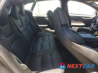 Zdjęcie 10 z 12 samochodu: 2019 TESLA MODEL S VIN:5YJSA1E24KF307309 - miniatura