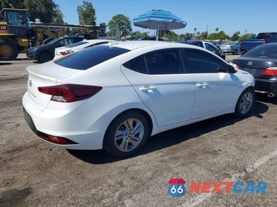 Trzecie zdjęcie samochodu z tyłu: 2019 HYUNDAI ELANTRA VALUE EDITION VIN:5NPD84LF0KH423703 - miniatura