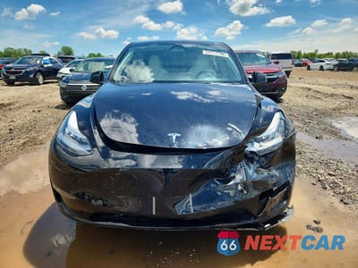 Piąte zdjęcie samochodu w środku: 2023 TESLA MODEL Y VIN:7SAYGDEE5PA141734 - miniatura