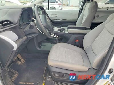 Zdjęcie 7 z 13 samochodu: 2025 TOYOTA SIENNA LE VIN:5TDKRKEC8SS227496 - miniatura