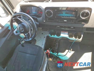 Zdjęcie 8 z 13 samochodu: 2019 MERCEDES BENZ SPRINTER 2500 DELIVERY VAN VIN:WD3PF1CDXKP049468 - miniatura