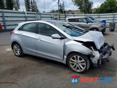 Czwarte zdjęcie samochodu z boku: 2013 HYUNDAI ELANTRA GT BASE VIN:KMHD35LE9DU049253 - miniatura