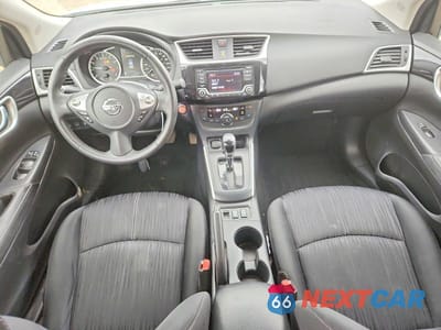 Zdjęcie 8 z 12 samochodu: 2018 NISSAN SENTRA S VIN:3N1AB7AP8JY303198 - miniatura