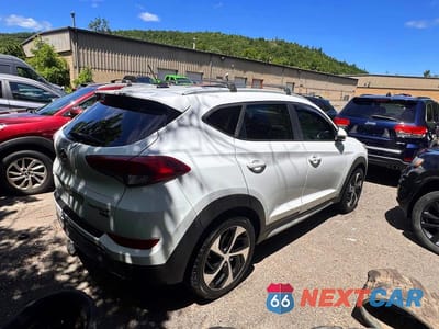 Czwarte zdjęcie samochodu z boku: 2017 HYUNDAI TUCSON SPORT VIN:KM8J3CA27HU466795 - miniatura