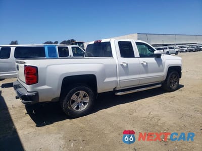 Trzecie zdjęcie samochodu z tyłu: 2018 CHEVROLET SILVERADO C1500 LT VIN:1GCRCREC1JZ251483 - miniatura