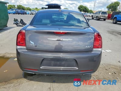 Zdjęcie 6 z 13 samochodu: 2015 CHRYSLER 300 S VIN:2C3CCABG2FH780726 - miniatura
