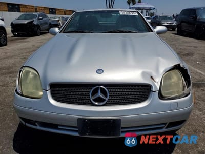 Piąte zdjęcie samochodu w środku: 2000 MERCEDES-BENZ SLK 230 KOMPRESSOR VIN:WDBKK47FXYF155554 - miniatura
