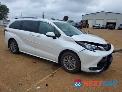 Czwarte zdjęcie samochodu z boku: 2026 TOYOTA SIENNA XLE 8-PASSENGER VIN:5TDYRKEC2TS308778 - miniatura