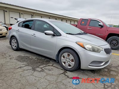 Czwarte zdjęcie samochodu z boku: 2015 KIA FORTE LX VIN:KNAFK4A62F5408085 - miniatura