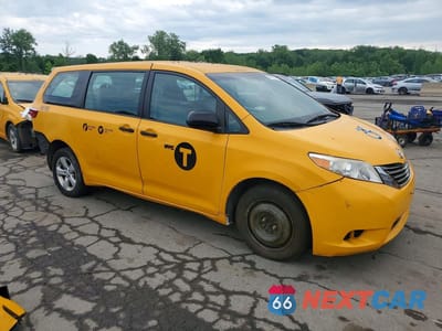 Czwarte zdjęcie samochodu z boku: 2016 TOYOTA SIENNA L 7-PASSENGER VIN:5TDZK3DC1GS754152 - miniatura