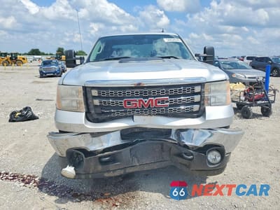 Piąte zdjęcie samochodu w środku: 2014 GMC SIERRA K2500 SLE VIN:1GT120C83EF165190 - miniatura