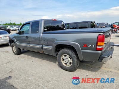 Drugie zdjęcie samochodu z przodu: 2002 CHEVROLET SILVERADO K1500 VIN:2GCEK19TX21251988 - miniatura