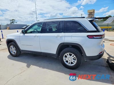 Drugie zdjęcie samochodu z przodu: 2025 JEEP GRAND CHEROKEE LAREDO VIN:1C4RJGAG4SC322618 - miniatura