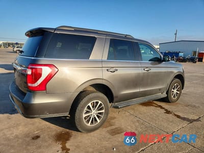 Trzecie zdjęcie samochodu z tyłu: 2019 FORD EXPEDITION XLT VIN:1FMJU1HT8KEA87449 - miniatura
