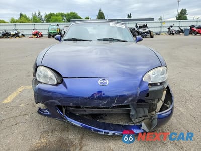 Piąte zdjęcie samochodu w środku: 2004 MAZDA MX-5 MIATA BASE VIN:JM1NB353840410104 - miniatura