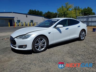 2015 TESLA MODEL S 5YJSA1E13FF114100 - główne zdjęcie licytacji z USA - miniatura