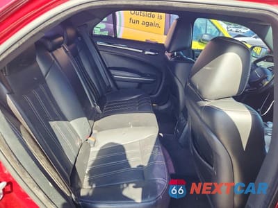 Zdjęcie 10 z 12 samochodu: 2018 CHRYSLER 300 S VIN:2C3CCABG7JH142934 - miniatura