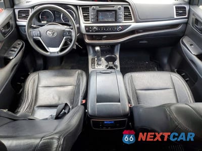 Zdjęcie 8 z 13 samochodu: 2019 TOYOTA HIGHLANDER LE VIN:5TDBZRFH2KS727351 - miniatura