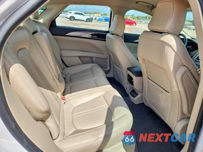 Zdjęcie 10 z 13 samochodu: 2020 LINCOLN MKZ VIN:3LN6L5A9XLR602464 - miniatura