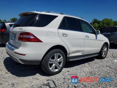 Trzecie zdjęcie samochodu z tyłu: 2015 MERCEDES-BENZ ML 350 4MATIC VIN:4JGDA5HB5FA441185 - miniatura