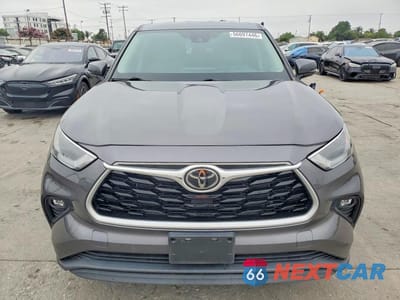 Piąte zdjęcie samochodu w środku: 2022 TOYOTA HIGHLANDER LE VIN:5TDZZRAH6NS554511 - miniatura
