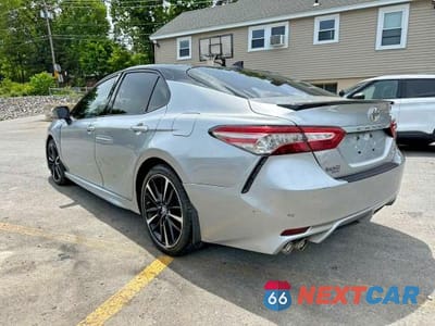 Drugie zdjęcie samochodu z przodu: 2019 TOYOTA CAMRY XSE VIN:4T1B61HK2KU279395 - miniatura