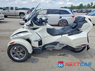 Trzecie zdjęcie samochodu z tyłu: 2011 CAN-AM SPYDER ROADSTER RT-LTD VIN:2BXJBDC10BV001739 - miniatura