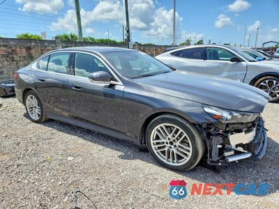 Czwarte zdjęcie samochodu z boku: 2025 BMW 530 I VIN:WBA43FJ01SCU59689 - miniatura