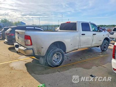 Trzecie zdjęcie samochodu z tyłu: 2021 RAM 3500 TRADESMAN VIN:3C63RRGL5MG690165 - miniatura