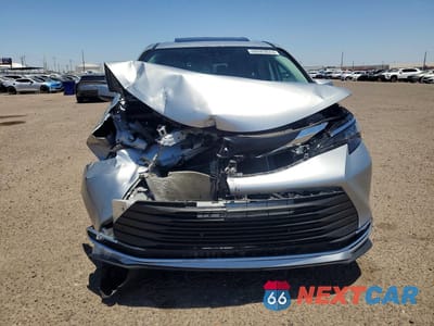 Piąte zdjęcie samochodu w środku: 2024 TOYOTA SIENNA XLE VIN:5TDYRKEC7RS182653 - miniatura