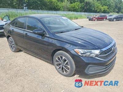 Czwarte zdjęcie samochodu z boku: 2022 VOLKSWAGEN JETTA S VIN:3VWCM7BU6NM015887 - miniatura