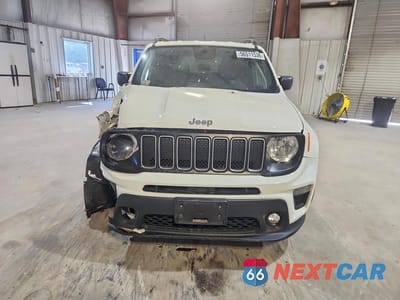Piąte zdjęcie samochodu w środku: 2023 JEEP RENEGADE LATITUDE VIN:ZACNJDB18PPP31972 - miniatura