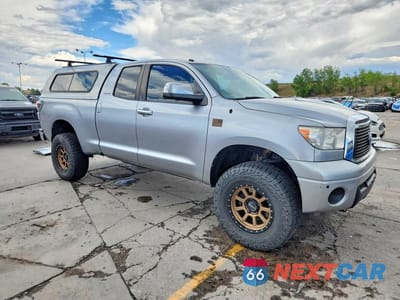 Czwarte zdjęcie samochodu z boku: 2013 TOYOTA TUNDRA DOUBLE CAB LIMITED VIN:5TFBW5F1XDX320475 - miniatura