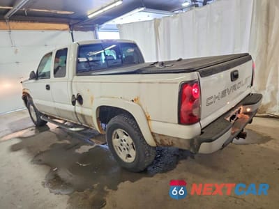 Drugie zdjęcie samochodu z przodu: 2005 CHEVROLET SILVERADO K1500 VIN:1GCEK19B25E159283 - miniatura