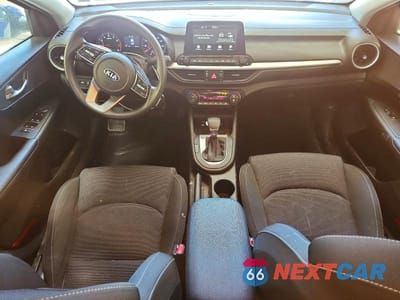 Zdjęcie 8 z 12 samochodu: 2019 KIA FORTE LXS VIN:3KPF24AD9KE104784 - miniatura