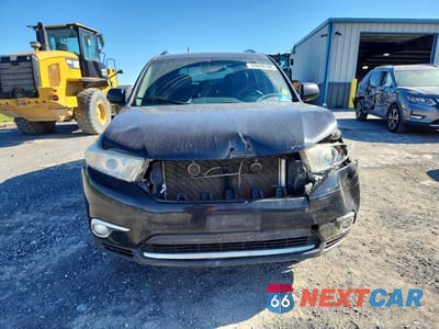 Piąte zdjęcie samochodu w środku: 2013 TOYOTA HIGHLANDER LIMITED VIN:5TDDK3EH8DS271127 - miniatura