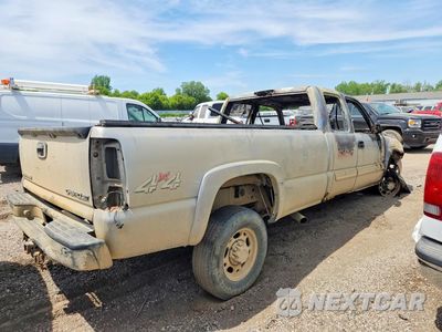 Trzecie zdjęcie samochodu z tyłu: 2005 CHEVROLET SILVERADO K2500 HEAVY DUTY VIN:1GCHK29225E165216 - miniatura