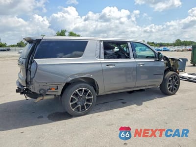 Trzecie zdjęcie samochodu z tyłu: 2022 CHEVROLET SUBURBAN C1500 RST VIN:1GNSCEKD0NR204806 - miniatura