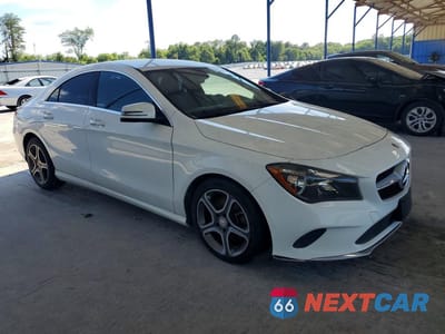 Czwarte zdjęcie samochodu z boku: 2019 MERCEDES-BENZ CLA 250 VIN:WDDSJ4EB7KN707972 - miniatura