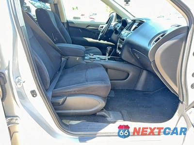Piąte zdjęcie samochodu w środku: 2013 NISSAN PATHFINDER S VIN:5N1AR2MM8DC623417 - miniatura