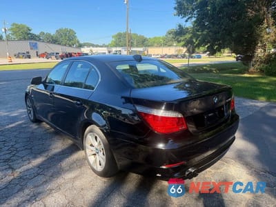 Trzecie zdjęcie samochodu z tyłu: 2010 BMW 528 XI VIN:WBANV1C50AC159960 - miniatura