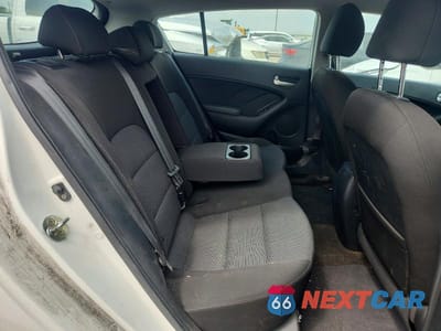 Zdjęcie 10 z 12 samochodu: 2017 KIA FORTE LX VIN:KNAFK5A87H5718209 - miniatura